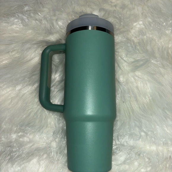 Stanley Green Tumbler with Handle - Picture 3 of 6